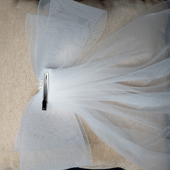 White Mesh Tulle Bow Wedding Veil With Attached Clip